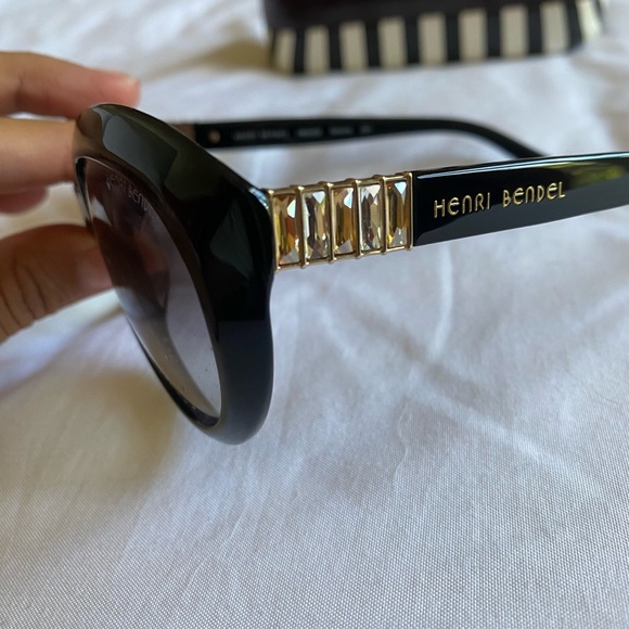 Henri Bendel sunglasses - Picture 1 of 2